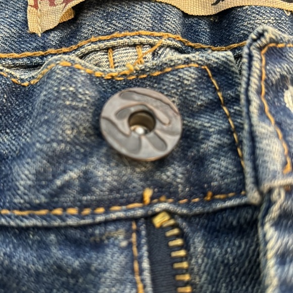 Men’s Red Snap Distressed Denim Jeans Size 32/33 - Picture 3 of 10